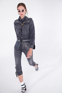 00003-just-cavalli-vogue-pre-fall-2018-pr.thumb.jpg.27425170c3a4fc7297436169e4ed1e62.jpg