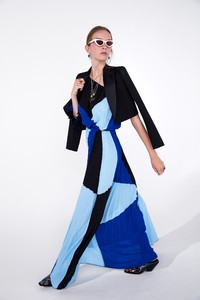00009-just-cavalli-vogue-pre-fall-2018-pr.thumb.jpg.99dd856c325041ce3e860d48e10ec6b1.jpg