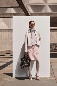 00011-bottega-veneta-vogue-pre-fall-2018-pr.thumb.jpg.74bee890967b7654bc29e5705478a2cf.jpg