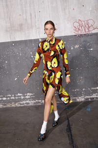 00012-just-cavalli-vogue-pre-fall-2018-pr.thumb.jpg.5c9c9ec80c9dc3597a05a2b0b62d0bca.jpg