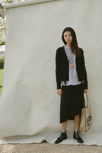 00017-Tory-Burch-vogue-pre-fall-2018-pr.thumb.jpg.0e5d4131fd1685199aa41a02b4bd8a3d.jpg