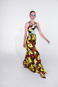 00019-just-cavalli-vogue-pre-fall-2018-pr.thumb.jpg.f9ec5fb07810dc3930906b3e3621a36b.jpg