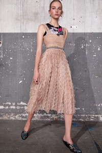 00020-just-cavalli-vogue-pre-fall-2018-pr.thumb.jpg.581051202658c2a8bb3bfae4b6b6e064.jpg