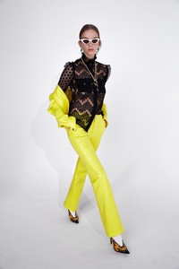 00022-just-cavalli-vogue-pre-fall-2018-pr.thumb.jpg.3a01c75ef00434e2b36395c4682d8ecb.jpg