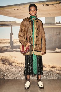 00036-coach-vogue-resort-2019-pr.thumb.jpg.b509e534aa8042e4354724ee178d37e4.jpg