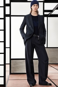 02-max-mara-pre-fall-18.thumb.jpg.e47ad2f89a61370cc118576196aff877.jpg