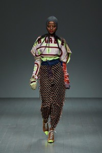 04-matty-bovan-fw-18.thumb.jpg.54ab7498008b6e5762818b089949b17c.jpg