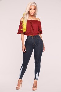 05-07-18_Studio_369237_Burgundy0158.JPG