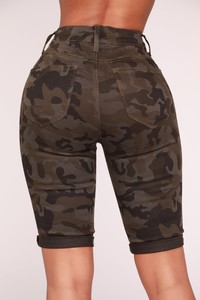 05-07-18_Studio_3BL504_Camouflage0223.jpg