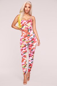 05-07-18_Studio_3RAINBOW_JUMPSUIT0492_1cfcdf0a-8d60-4365-87eb-b977c3b65c90.jpg