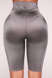 05-08-18_Studio_3TBS30012_Charcoal0690.jpg
