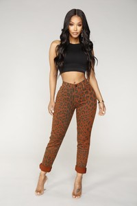 05-23-18_Studio_3_GJGBF01PECAN_Brown0767_CC.JPG