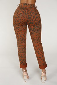 05-23-18_Studio_3_GJGBF01PECAN_Brown0777_CC.JPG