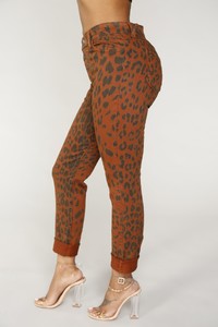 05-23-18_Studio_3_GJGBF01PECAN_Brown0779_CC.JPG