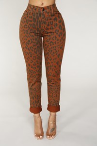 05-23-18_Studio_3_GJGBF01PECAN_Brown0780_CC.JPG