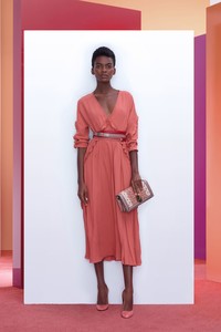 05-bottega-veneta-pre-fall-2018.thumb.jpg.459d156429d0eff014a80b35e86e6951.jpg