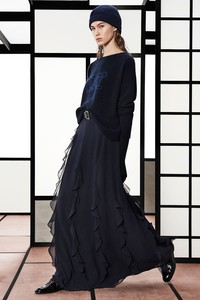 06-max-mara-pre-fall-18.thumb.jpg.4fa73d2468f62e9720aec41e2440d4c9.jpg