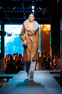 08-dvf-spring-2018.thumb.jpg.10f2dd99d2f0cc37e1f763cce2b3cbcc.jpg