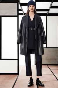 09-max-mara-pre-fall-18.thumb.jpg.7f5f4a45db233ac0d31ba2c9b0534adb.jpg