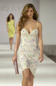 1093742417_EscadaSS2001NYFW10.thumb.jpg.dd5bbc9e04310b89619d076eefdad86f.jpg
