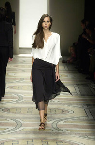 1098533050_GillesRosierSS2001PFW1.thumb.jpg.e91e1910a4f1372b8433f216851f18d1.jpg