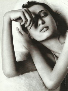1132890320_GlamourRussiaOct2004(1).thumb.jpg.456523f11b2ffb263ee7981b3cd801aa.jpg