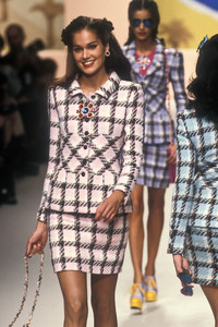 1173888218_Chanel1995WomenRTW50.thumb.jpg.23fb04ac58cb0e44ecdfdb10d0b25992.jpg