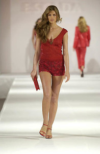 1211750489_EscadaSS2001NYFW4.thumb.jpg.24ef537255d208b6850b471f8be9ad72.jpg
