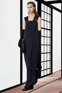 13-max-mara-pre-fall-18.thumb.jpg.b48a992f604f3b6fc8c7cbaf60307ed0.jpg