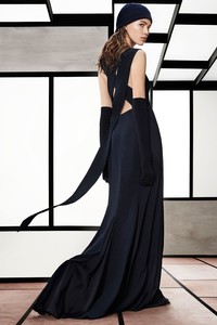 14-max-mara-pre-fall-18.thumb.jpg.d270a2d2bbd23cae15f92f634da80e2d.jpg