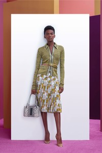 15-bottega-veneta-pre-fall-2018.thumb.jpg.c6d2e2a91a41fa9dbe71b57c8df691eb.jpg