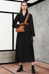 16-max-mara-pre-fall-18.thumb.jpg.1a4f7e86f98e222cd92b0e508495fc45.jpg