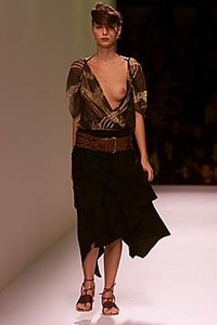 164883119_KenzoSS2001PFW2.thumb.jpg.1d618b5906782881f4fa67144e8d2f2c.jpg