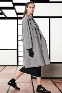 17-max-mara-pre-fall-18.thumb.jpg.51348e4608c59dd08065156e6089a384.jpg