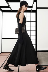 19-max-mara-pre-fall-18.thumb.jpg.f45028e83d6bba373c77e4f64d081656.jpg