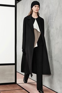 20-max-mara-pre-fall-18.thumb.jpg.8591fb0a9c7227167664167552dc4178.jpg