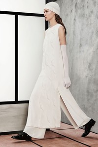 21-max-mara-pre-fall-18.thumb.jpg.74f638da30761c7b222436e37a5e9198.jpg