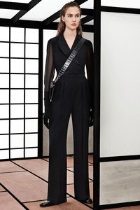 22-max-mara-pre-fall-18.thumb.jpg.21fe05c330d79750a50d5c7d9a0aae10.jpg