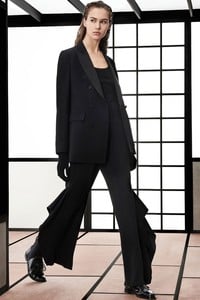 24-max-mara-pre-fall-18.thumb.jpg.565b8928ef66e29a2efc2e80f55ee727.jpg