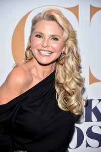 Christie+Brinkley+Rogers+Cowan+Celebrates+QWPxKHjGAVix.jpg