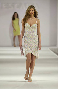 373767518_EscadaSS2001NYFW9.thumb.jpg.5ea4c7d5df6479a424094084af8d8052.jpg