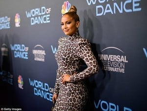 4BC0485D00000578-5680943-Boss_lady_Jennifer_is_both_judge_and_exec_producer_on_the_show-a-24_1525233177540.thumb.jpg.b59a6e38b1efedfceb6153220f7e0935.jpg