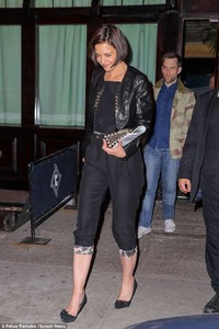 4BC2F43700000578-5681825-Leggy_lady_Looking_effortlessly_stylish_Katie_donned_a_pair_of_c-a-18_1525257455013.jpg
