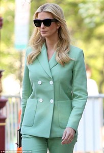 4BC47DCB00000578-5683235-Wow_factor_Ivanka_s_ladylike_suit_featured_a_double_breasted_bla-m-13_1525282013652.jpg