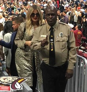 4BEBB18100000578-5696935-She_was_there_Khloe_Kardashian_cheered_on_Tristan_Thompson_at_hi-m-39_1525625989080.jpg