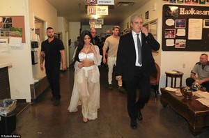 4BED802300000578-5697763-VIP_coming_through_Kim_looked_to_be_walking_through_the_back_of_-a-87_1525645372355.jpg