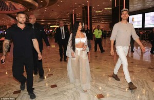 4BED802B00000578-5697763-Which_way_to_the_club_The_ex_of_Reggie_Bush_looked_ready_to_part-a-85_1525645372291.jpg