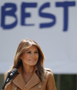 4BF34D8600000578-5700751-THE_BEST_IS_YET_TO_COME_U_S_first_lady_Melania_Trump_delivers_re-a-23_1525723153963.jpg