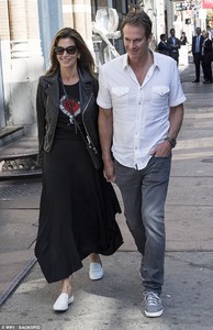 4C07E77E00000578-5710203-Chain_in_vain_Restaurateur_Rande_was_casual_in_a_white_shirt_unb-m-67_1525932488693.jpg