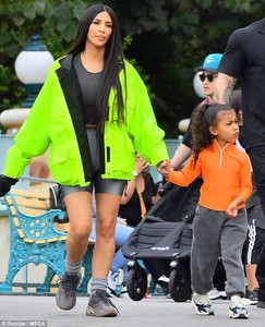 4C90203500000578-5764193-Orange_you_glad_Kim_s_eldest_North_four_was_dressed_in_orange_wi-m-155_1527111396162.jpg